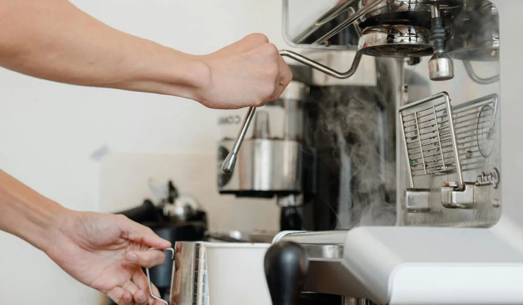 Kahvikone ja kahvikuppi